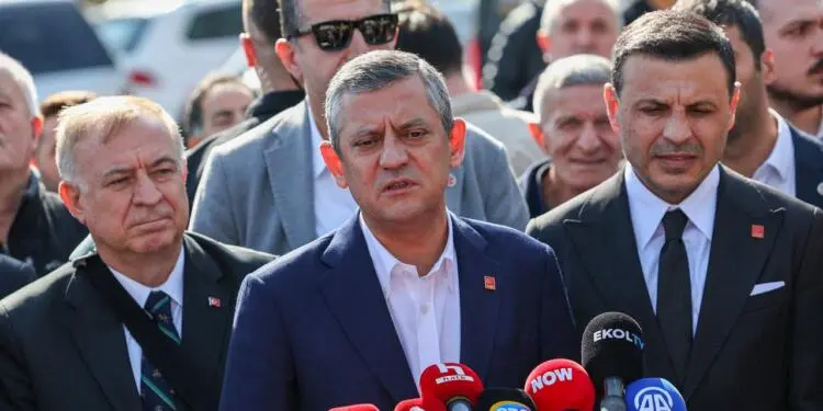 Özgür Özel: Dilek İmamoğlu’nun pasaportunu iptal etmişler