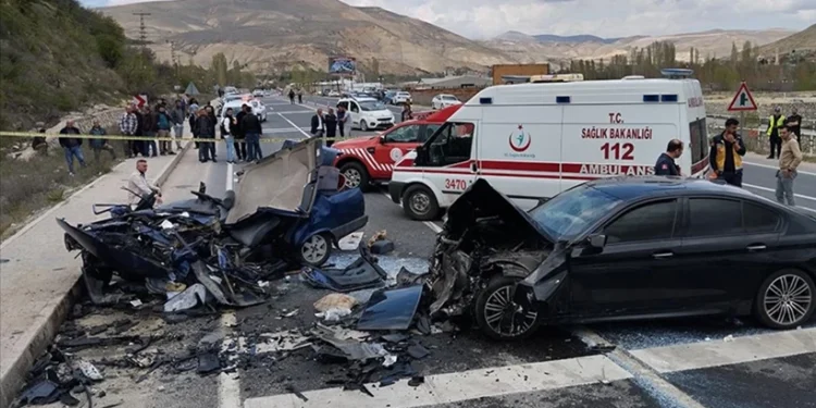 Trafik kazalarında bir yılda 6 bin 351 kişi yaşamını yitirdi