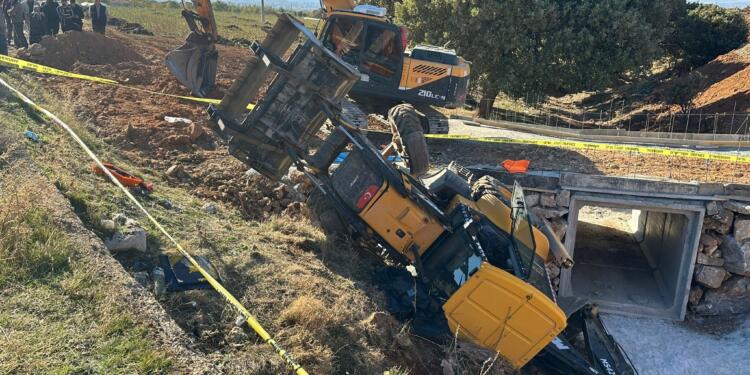 Devrilen kepçenin altında kalan işçi yaşamını yitirdi