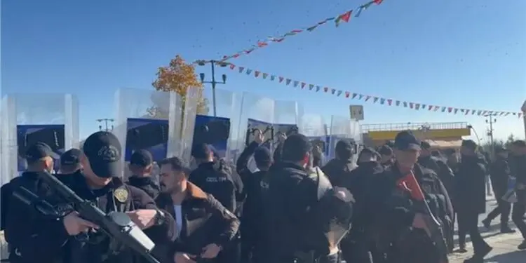 Çocuk cinayetini protesto eden öğrenciler darp edildi