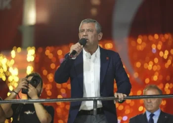 Özel, Akın Gürlek’e dair belge açıkladı: Yarın sabah istifanı verecek misin?