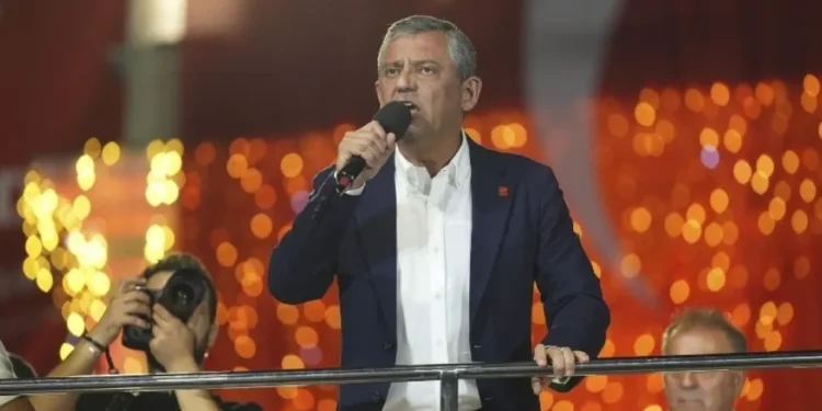 Özel, Akın Gürlek’e dair belge açıkladı: Yarın sabah istifanı verecek misin?