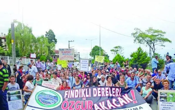Fındıklı Arılı’da halk kepçeleri durdurdu