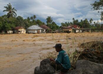 Peru’da toprak kayması: 2 yolcu teknesi battı, 12 kişi öldü