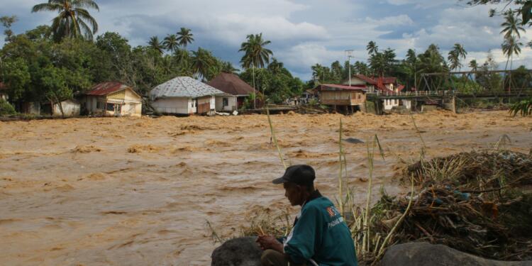 Peru’da toprak kayması: 2 yolcu teknesi battı, 12 kişi öldü