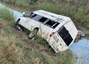 İşçileri taşıyan servis devrildi: 18 yaralı