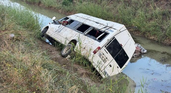 İşçileri taşıyan servis devrildi: 18 yaralı