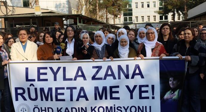 ÖHD’den Zana’ya yönelik ırkçı tezahüratlara suç duyurusu
