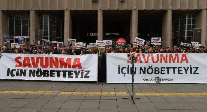 TBB ve hukuk örgütlerinden ‘Savunmaya Özgürlük Nöbeti’