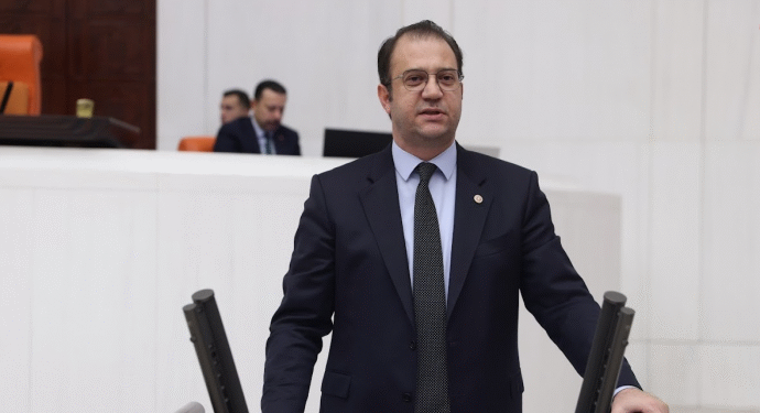 CHP’li vekilden CHP’li Dikbayır’a: Kürt varlığının inkârı çoktan tarih olmuştur