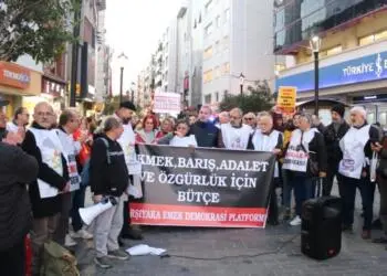 Karşıyaka’da ‘ekmek, barış, adalet ve özgürlük’ bütçesi talebiyle yürüyüş