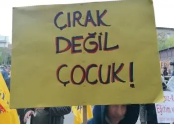 Çocuk işçi tinerin alev alması sonucu ağır yaralandı 