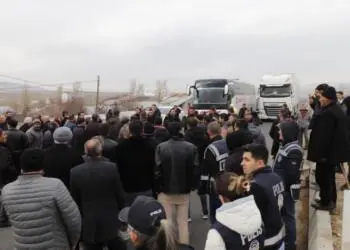 Agirî’de uluslararası yol yurttaşların hayatını tehlikeye atıyor