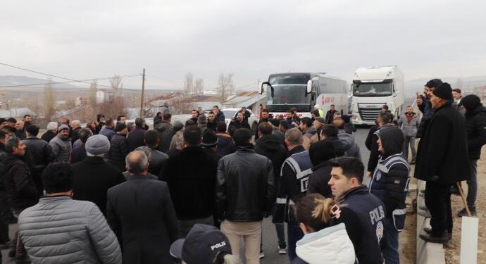 Agirî’de uluslararası yol yurttaşların hayatını tehlikeye atıyor