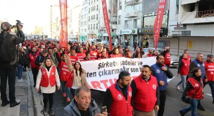 İşbaşı yaptırılmayan İzBB işçilerinin eylemi 3’üncü gününde