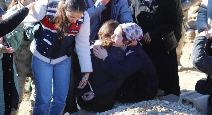 Ailesinden 4 kişiyi kaybetti: Tutsak Rukiye Fidan taziyeye götürüldü