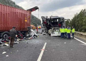 Osmaniye’de yolcu otobüsü TIR’a çarptı: 6 ölü, 11 yaralı