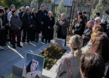Ayşe Şan için mezarı başında anma