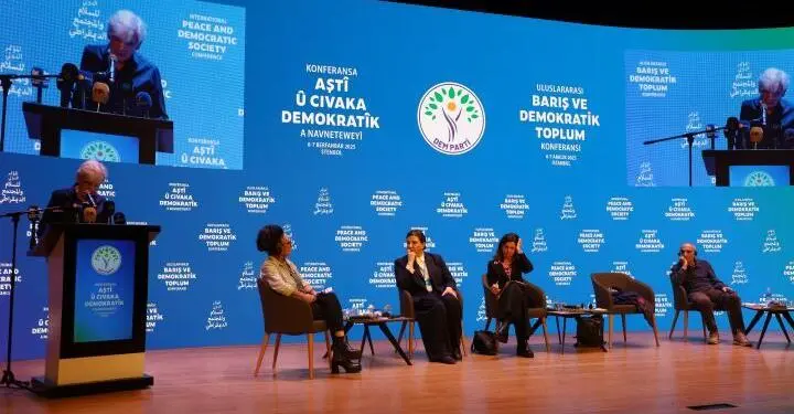 John Holloway: Devlet savaşa yol açar, komün ise barışa