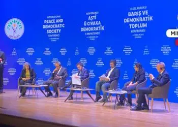 Sosyalistler doğru yere bakmalı; Manifesto ve yeni politik imkanlar