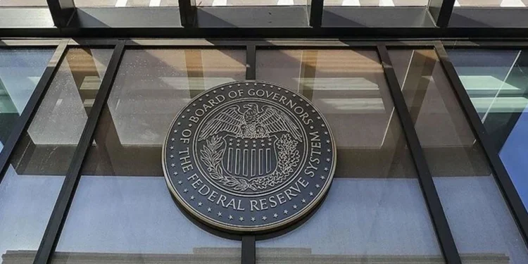 Fed’den faiz indirim kararı