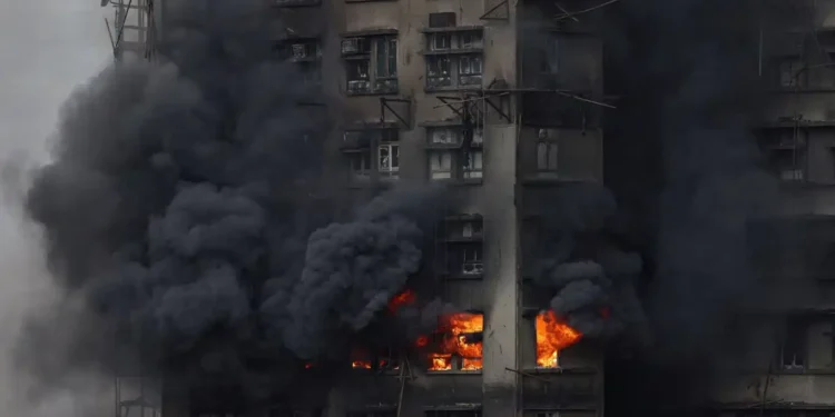 Hong Kong’daki yangında bilanço ağırlaştı: 159 kişi öldü