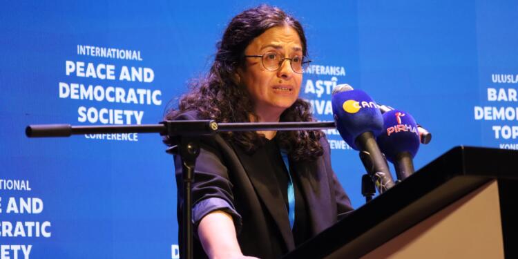 Azime Işık: Özgürlük yasaları çıkarılmalıdır