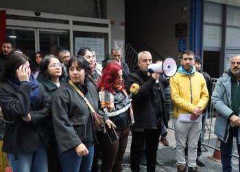 ‘Deprem riski’ gerekçesiyle işten çıkarılan sağlık emekçilerinden protesto