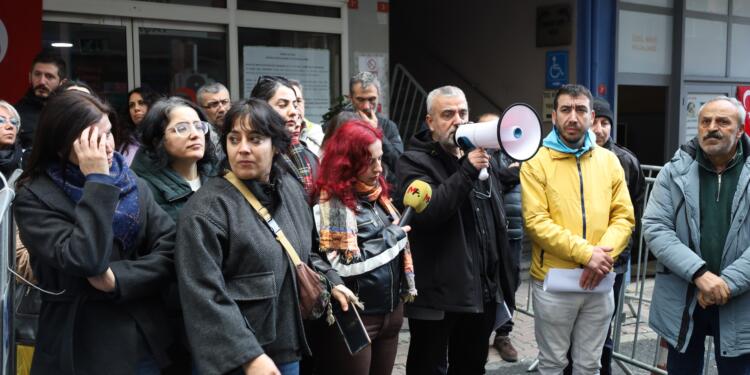 ‘Deprem riski’ gerekçesiyle işten çıkarılan sağlık emekçilerinden protesto