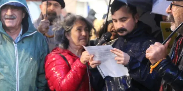 Suriye’de Alevilere yönelik saldırılar Karşıyaka’da protesto edildi