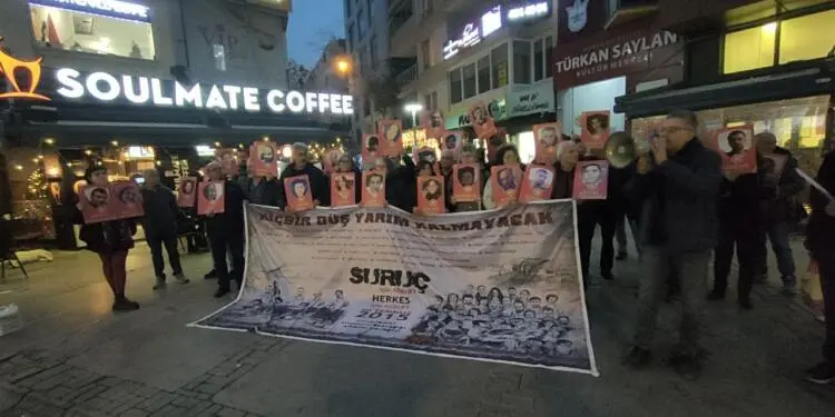 İzmir’de Suruç katliamında yitirilenler anıldı