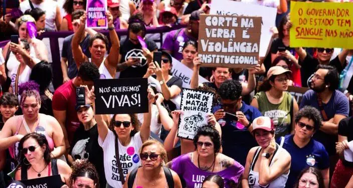 Brezilya’da kadınlar sokakta: Bizi öldürmeyi bırakın