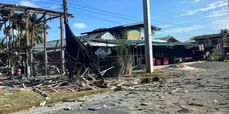 Tayland-Kamboçya arasında çatışmalar sürüyor: 12 ölü, 74 yaralı