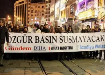 46 kişinin yargılandığı ‘KCK Basın Davası’ ertelendi