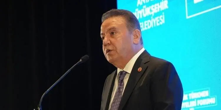 Muhittin Böcek hastaneye kaldırıldı