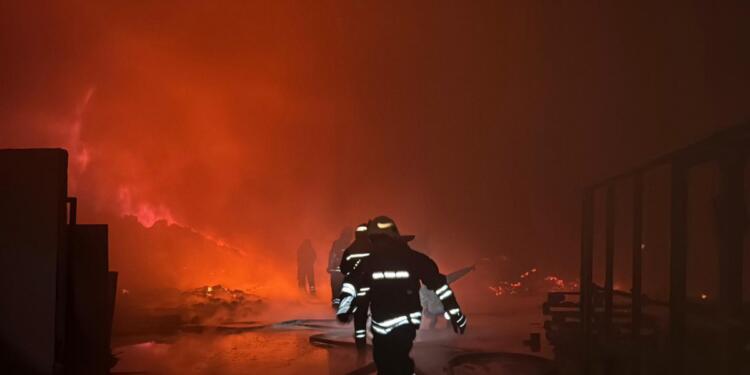 Dîlok’ta ambalaj fabrikasında yangın