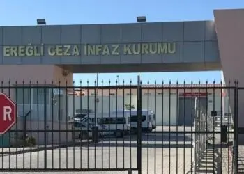 Siyasi tutsaklara üzerinde ‘İtirafçı sol terör örgütü’ yazılı kimlik dayatması