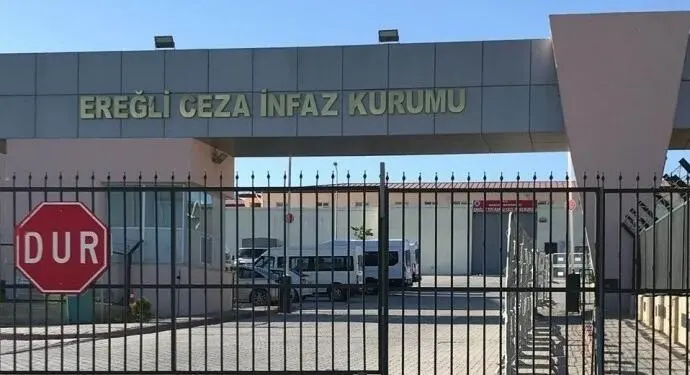 Siyasi tutsaklara üzerinde ‘İtirafçı sol terör örgütü’ yazılı kimlik dayatması