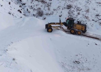 ADIYAMAN’DA, KAR YAĞIŞI NEDENİYLE 80 KÖY VE BU KÖYLERE BAĞLI MEZRALARA ULAŞIM SAĞLANAMIYOR. (CİHAN KİZİR - KÜRŞAT AKTAŞ/ADIYAMAN-İHA)