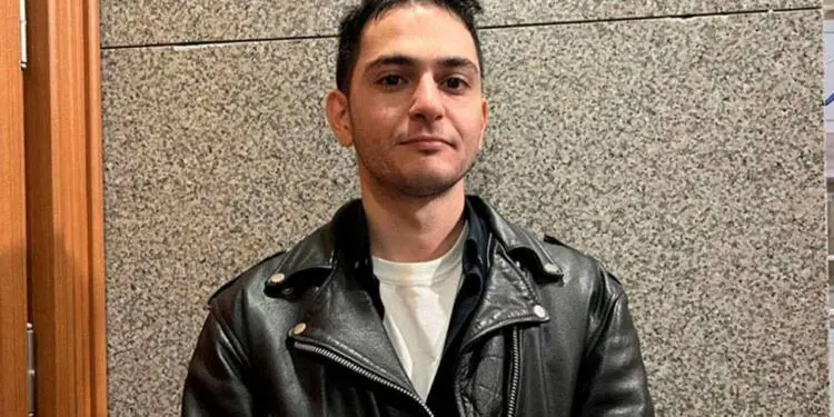 Gazeteci Furkan Karabay cezaevinden tahliye edildi