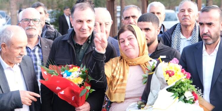 30 yıllık tutsak Şahin’e kitlesel karşılama