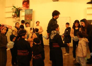 Dil kurumları çocuklara alfabe öğretme etkinliği düzenledi