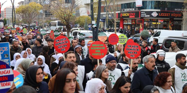 Wan’da uyuşturucuya karşı yürüyüş: Şiyar Be Platformu kuruluşunu deklare etti