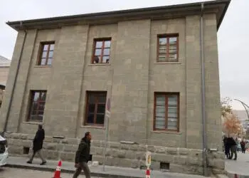 Wan kayyımı ‘sit alanı’ olan yapıyı bakanlığa devretti