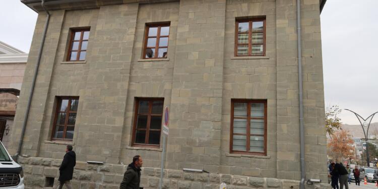 Wan kayyımı ‘sit alanı’ olan yapıyı bakanlığa devretti