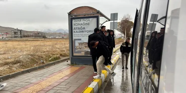 Wan kayyımı sınava girecek öğrencileri mağdur etti