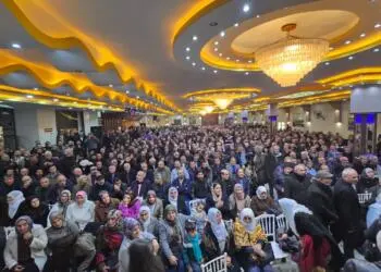 Buluşma mitinge dönüştü: Her ev bir komün olmalı