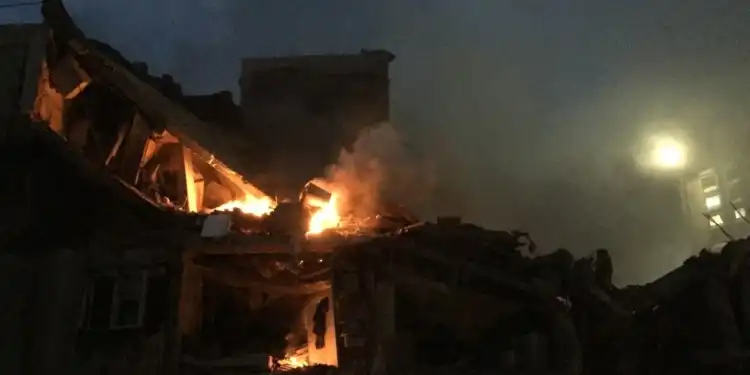 İsrail Savunma Bakanı Yisrael Katz, İran'a saldırı düzenlediklerini duyurdu. Başkent Tahran'daki bir binaya düzenlenen saldırı sonucu binada yangın çıktı.  ( İran Haber Ajansı (İRNA) - Anadolu Ajansı )