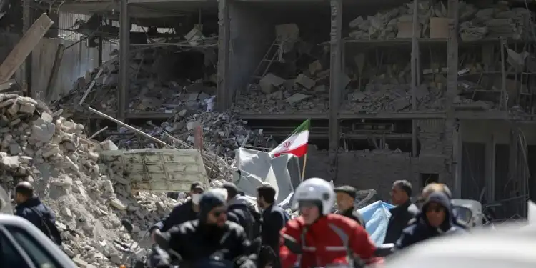 ABD ve İsrail’in İran’a yönelik saldırılarında, başkent Tahran’ın merkezindeki sembolik noktalardan biri olan Firdevsi Meydanı ve çevresi ağır hasar gördü. Firdevsi Meydanı yakınlarında Diplomatik Polis karakolu olarak belirtilen noktada da hasar oluştu. Meydan ve çevresindeki enkaz yığınları görüntülendi. ( Fatemeh Bahrami - Anadolu Ajansı )